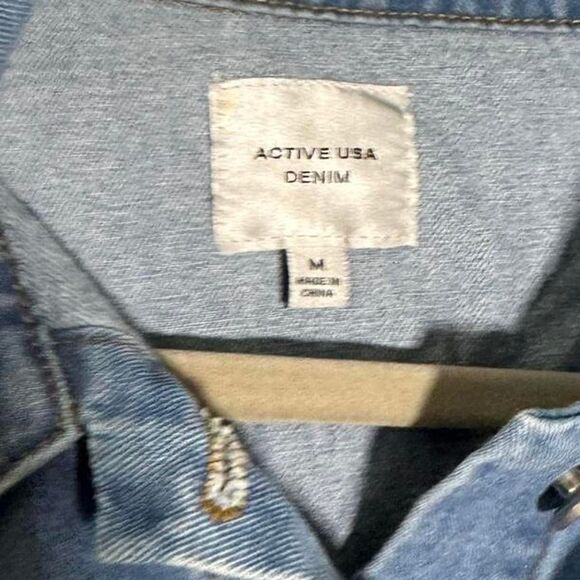 Active USA Distressed Cropped Denim Jacket Size Med - Picture 4 of 6